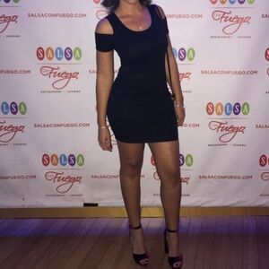 Jessica Simpson burgundy peekaboo shoulder dress